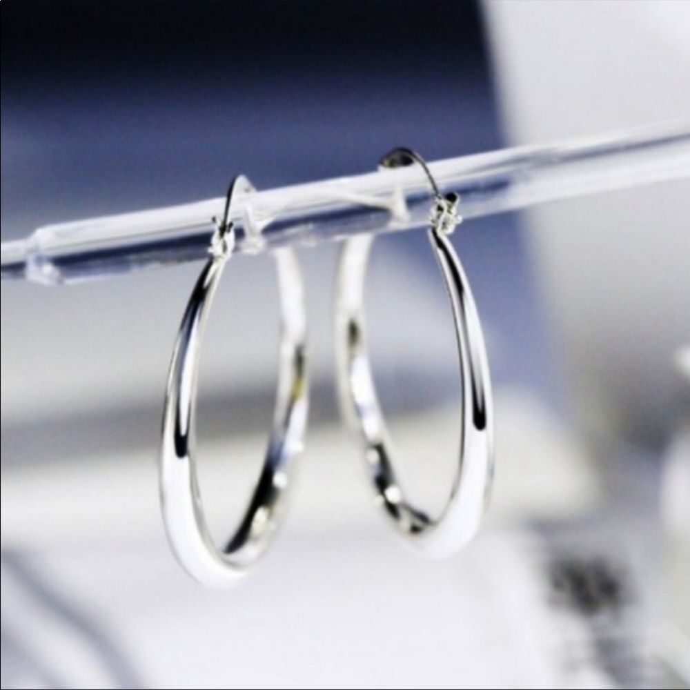 18K WHITE GOLD 1.5 ROUND HOOP EARRINGS, NICE EARRINGS, CUTE EARRINGS - Picture 2 of 3